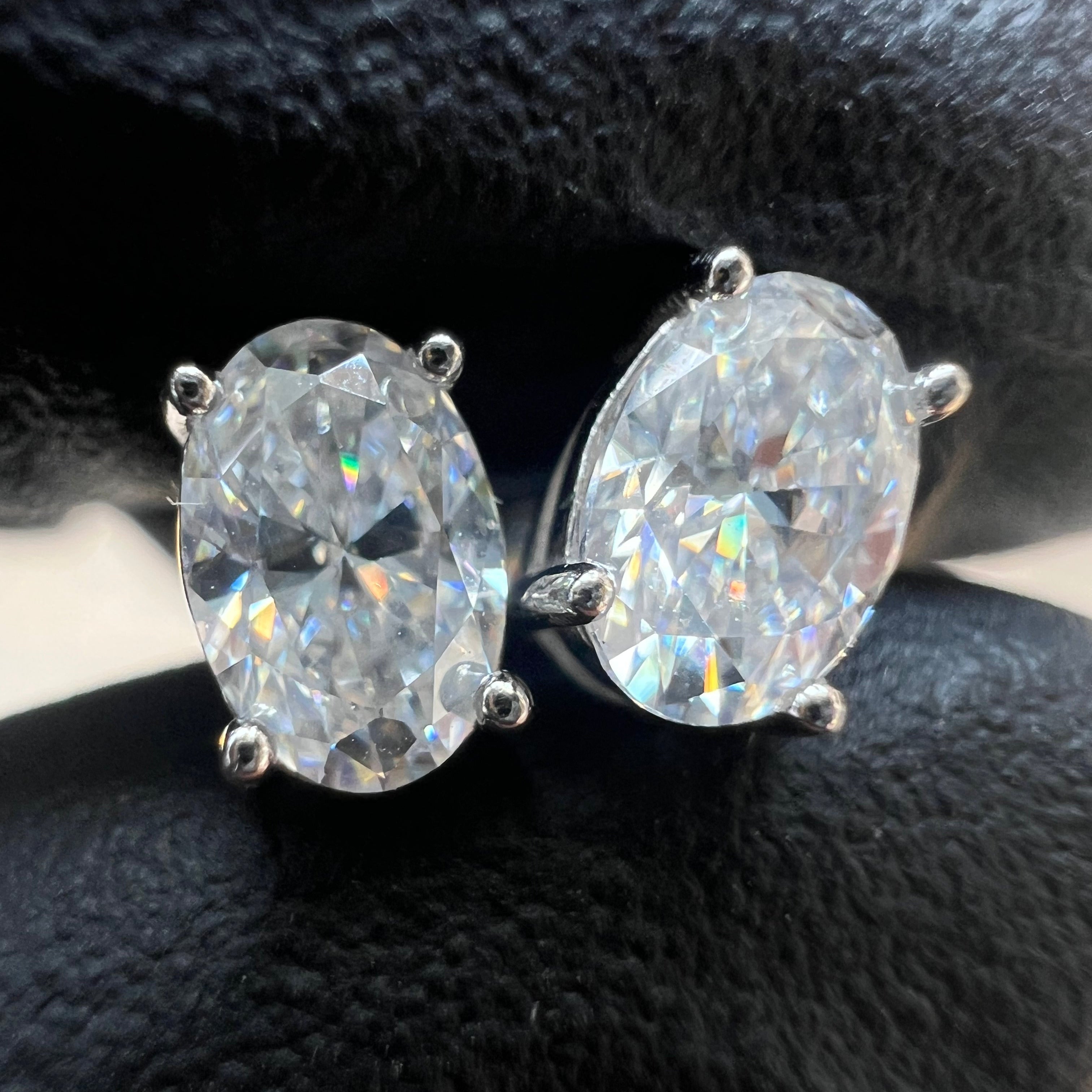 Oval Stud Earrings Moissanite S925
